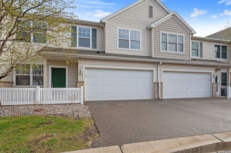 Foto principal - 9105 Holly Ln N