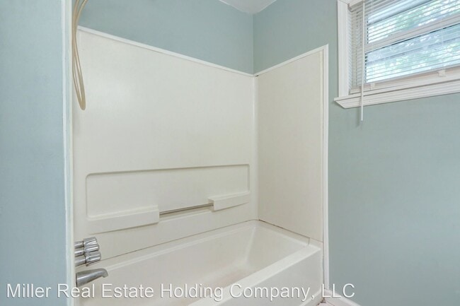 Building Photo - 3 br, 1 bath House - 2435 East 39th St
