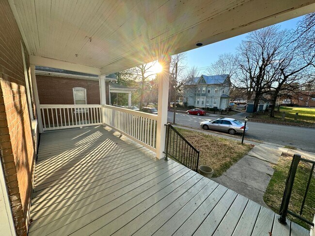 Foto del edificio - 4 Bedroom / 2 Bath House - Near SEMO's Cam...
