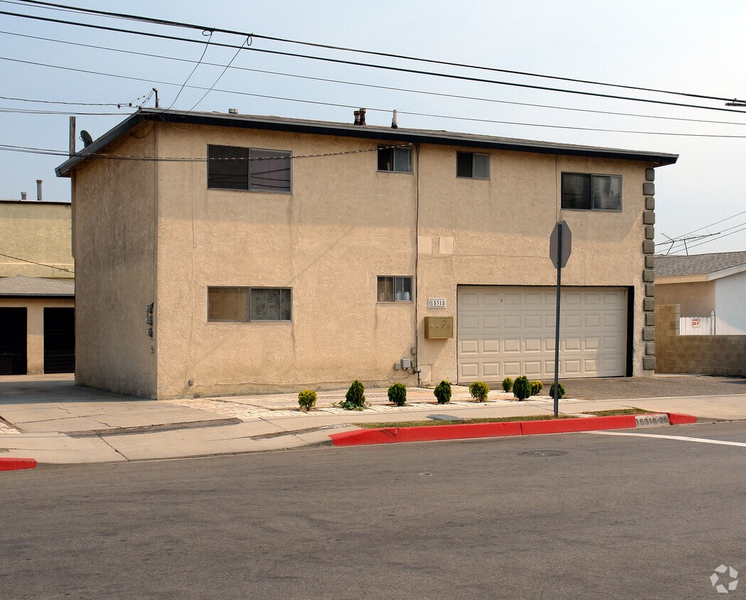 Building Photo - 15318-15320 Mansel Ave