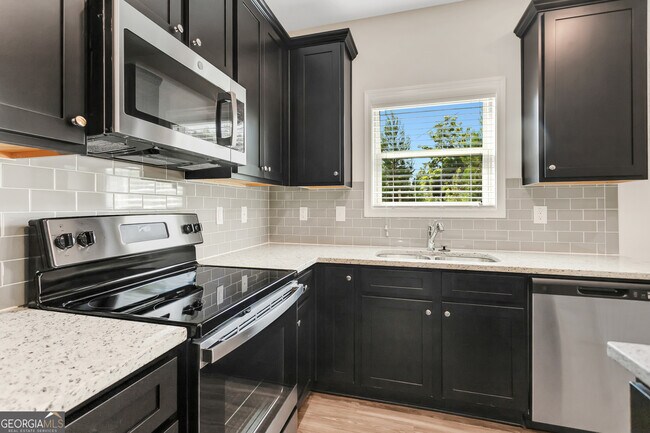 Building Photo - 123 Wayne Ln