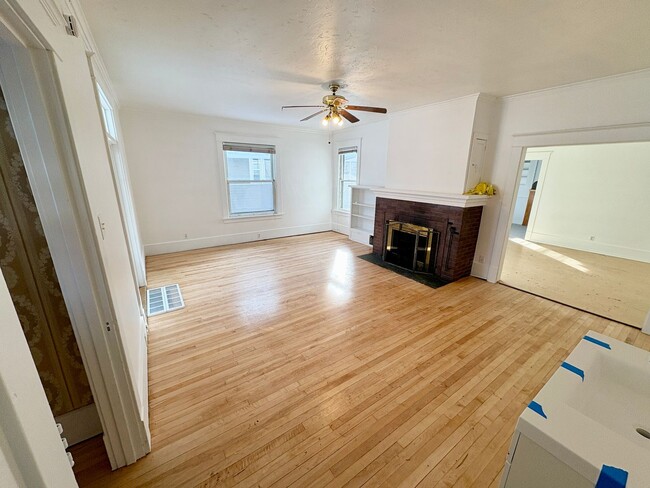 Building Photo - Beautiful Remodeled 2 Bedroom 1 Bathroom H...