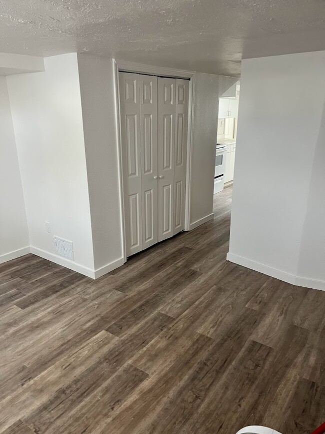 Living Area - 47-2 E 800 S