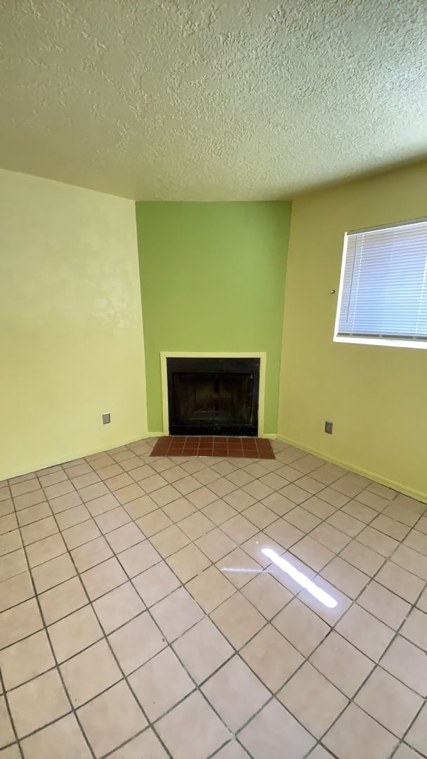 Foto del edificio - AVAILABLE NOW - 460 sq ft Studio Apartment...