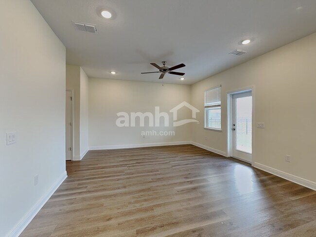 Foto del edificio - 5940 Sycamore Pl St