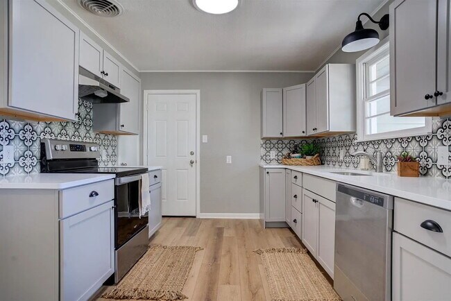 Foto del edificio - Charming 3-Bedroom Home
