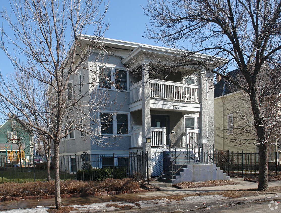 Building Photo - The Howards