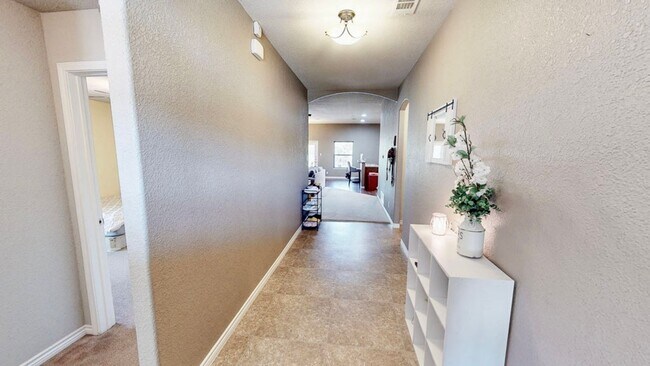 Building Photo - New Lower Rent Price! Spacious 3 Bedroom, ...