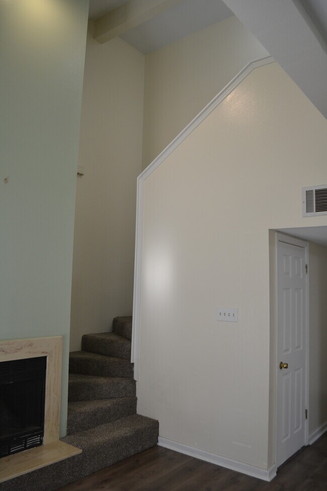Building Photo - 327 Cedarwood Dr