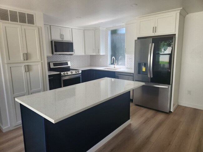 Foto del edificio - 6932 Totara Pl