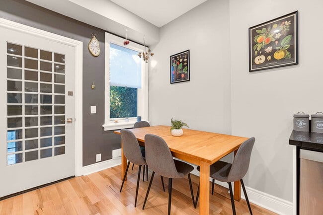 Building Photo - 30 Carlton St.