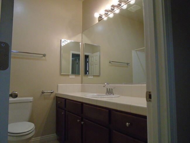 Building Photo - SOUTHWEST 4 BEDROOOM !!! Application Pending
