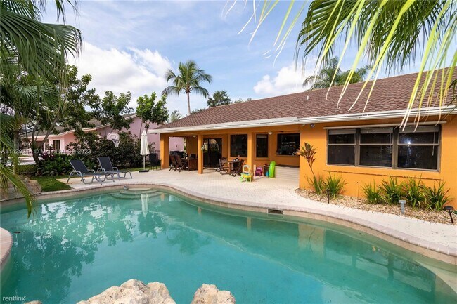 Building Photo - 3 br, 2 bath House - 421 NW 197th Ave