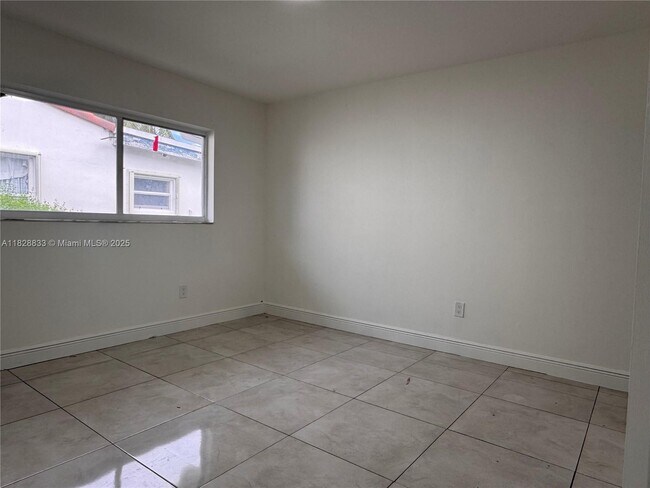 Foto del edificio - 2803 SW 26th St
