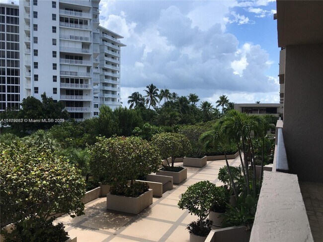Building Photo - 251 Crandon Blvd