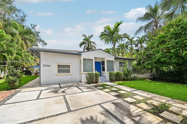 Foto del edificio - 5703 SW 83rd St