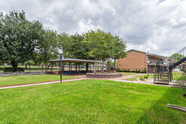 Building Photo - Beechnut Grove