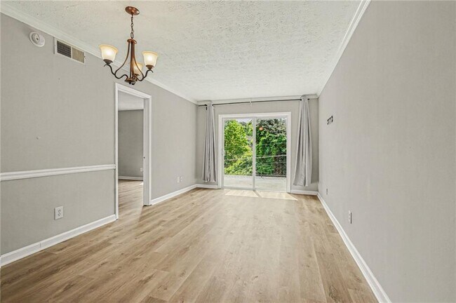 Foto del edificio - 2805 NE Expy NE