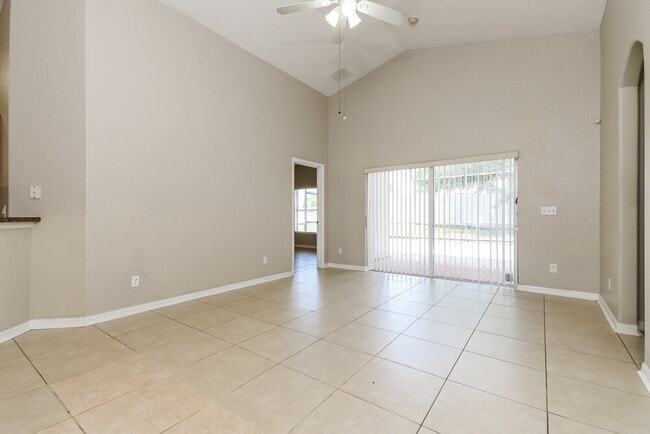 Building Photo - 202 Tower View Dr W