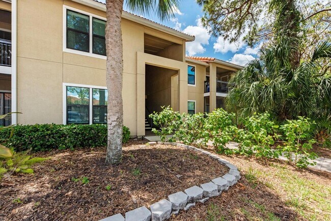 Foto del edificio - 4057 Crockers Lake Blvd
