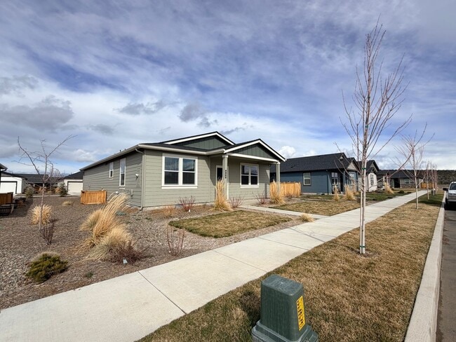 Building Photo - For Rent: Unfurnished newer construction 2 bedroom, 2 bath home, 2 car garage located in the beau...