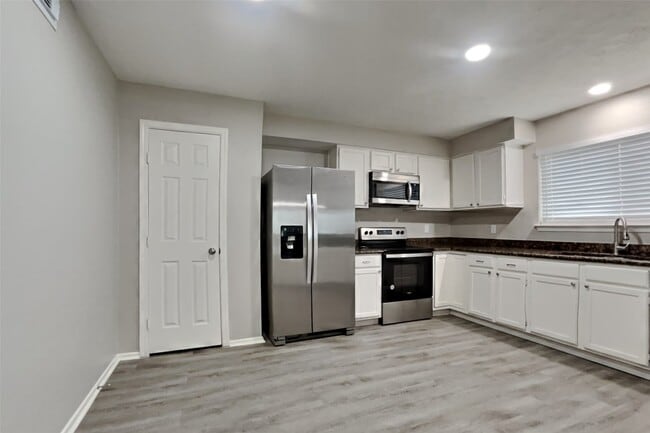 Building Photo - 4810 Ingleside Ct