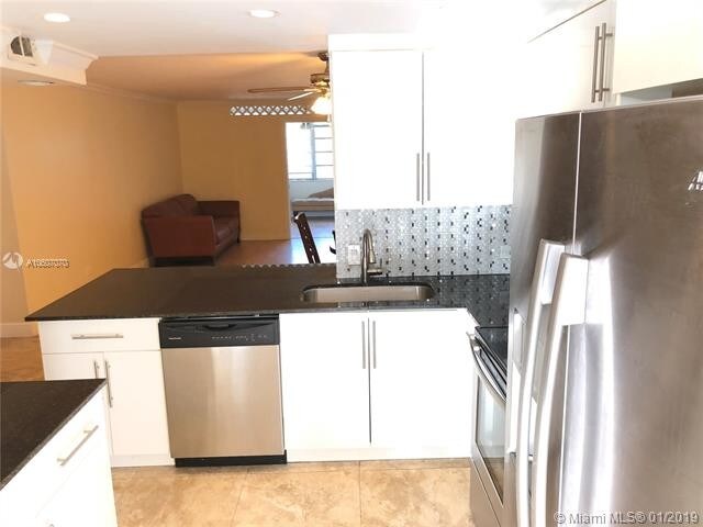 Foto del edificio - 443 NE 195th St