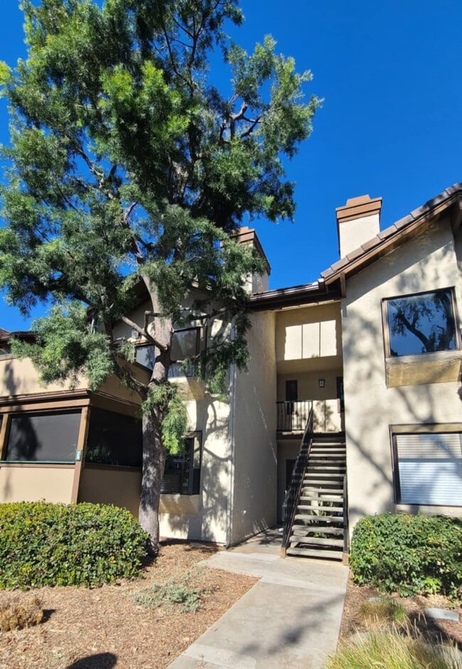 Building Photo - 520 N Brea Blvd