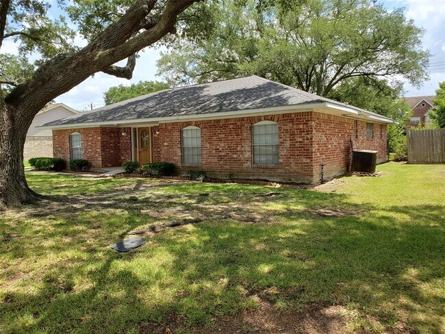 Foto del edificio - 3206 Randall Dr