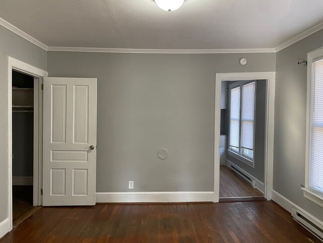 Building Photo - 740