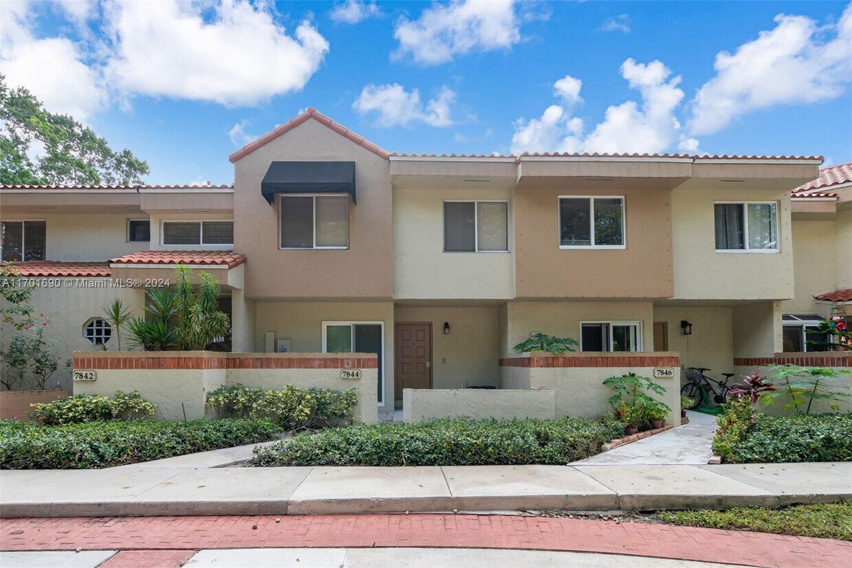 Foto principal - 7844 NW 7th Ct