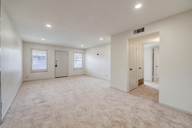 Building Photo - 9015 Gaylord Dr