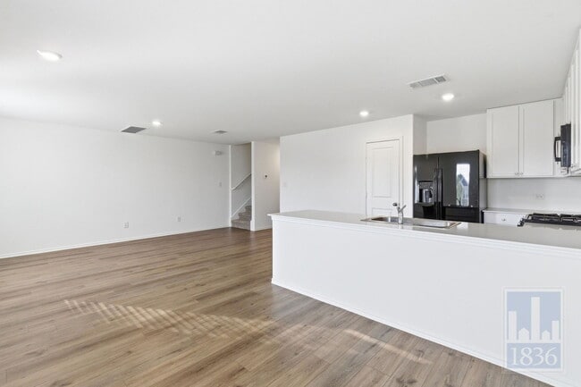 Foto del edificio - 2213 Cyclone Dr