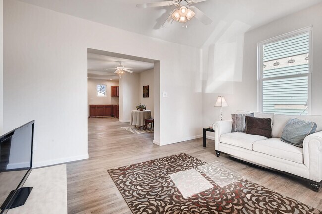 Foto del edificio - 675 Kelton Ave