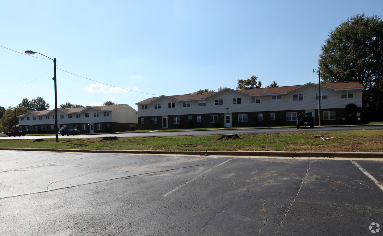 Primary Photo - Oak Village Apartments