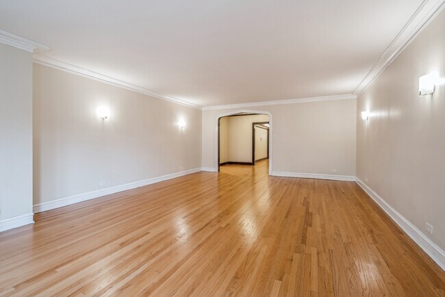 Building Photo - 6817 S Crandon Ave