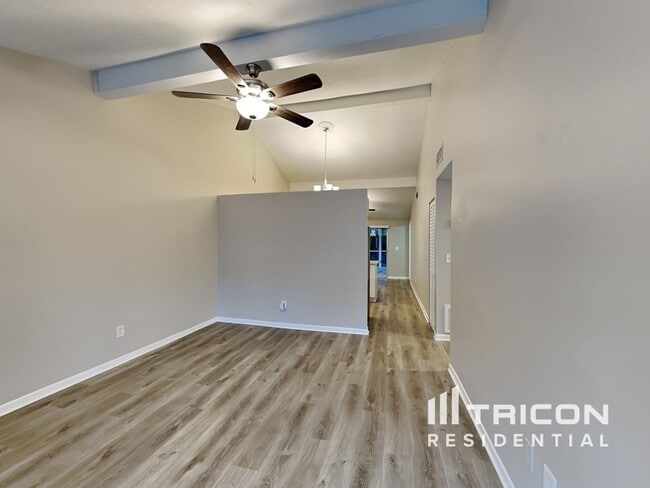 Building Photo - 16013 Woodpine Dr