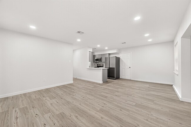 Building Photo - 13442 Greenway Dr