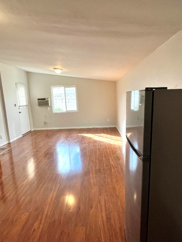 Building Photo - 136 Orange Grove Ave