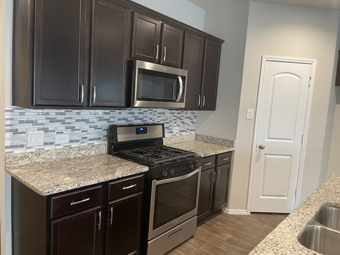 Foto del edificio - 22535 Theodoli Dr