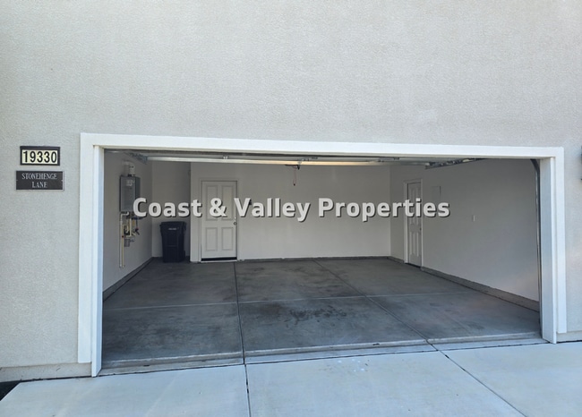Building Photo - 19330 Stonehenge Ln