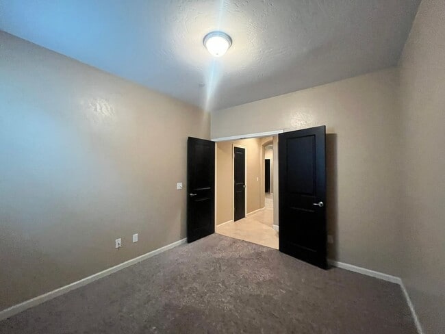 Foto del edificio - 2126 N Lindsay Ct