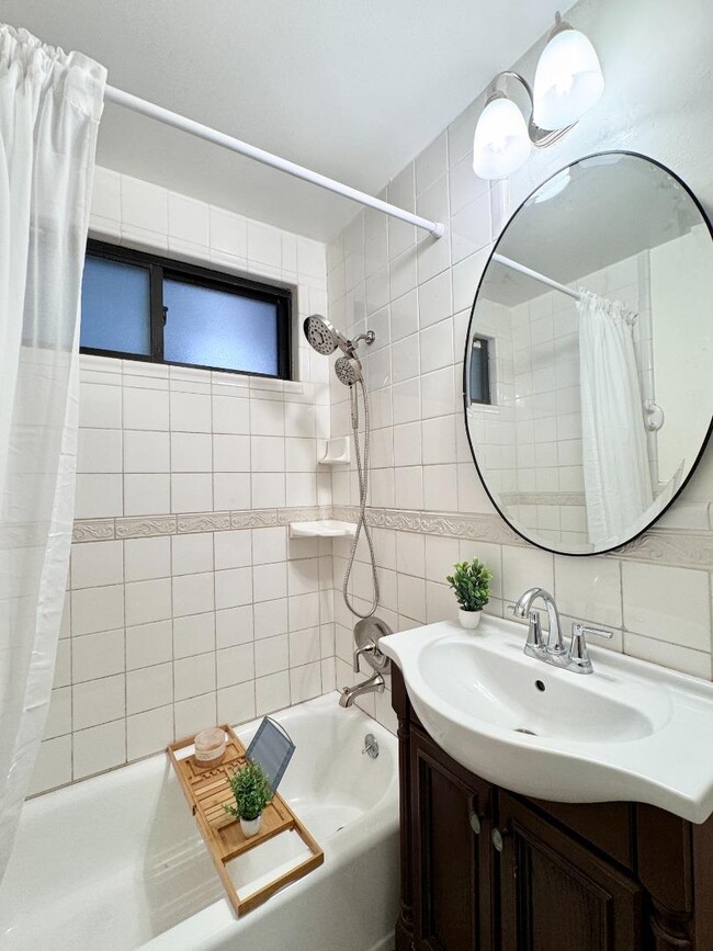 Building Photo - 415 Wisteria Dr