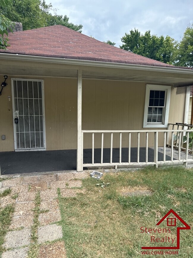 Building Photo - 1611 E 50th St