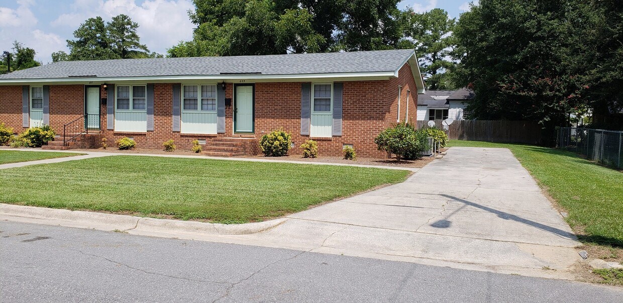 607 E 6th St Unit 609 6th Street, Lumberton, NC 28358 Room for Rent