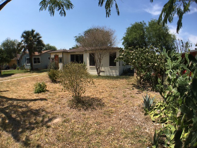 Building Photo - 1710 Quince Ave