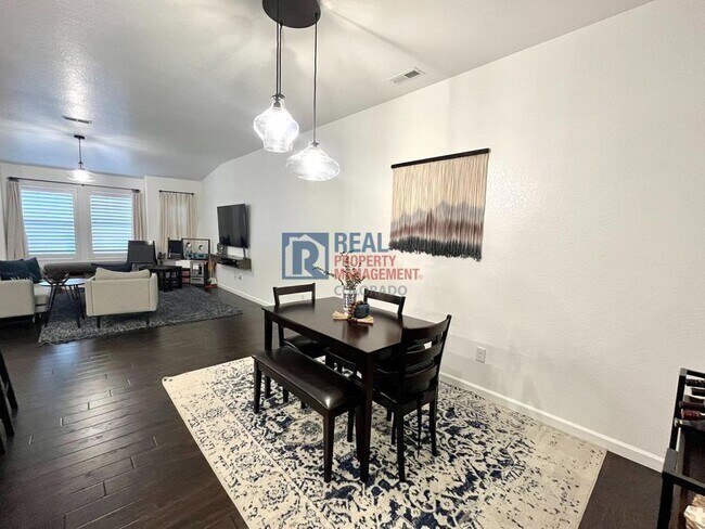 Foto del edificio - 5676 Shamrock Heights