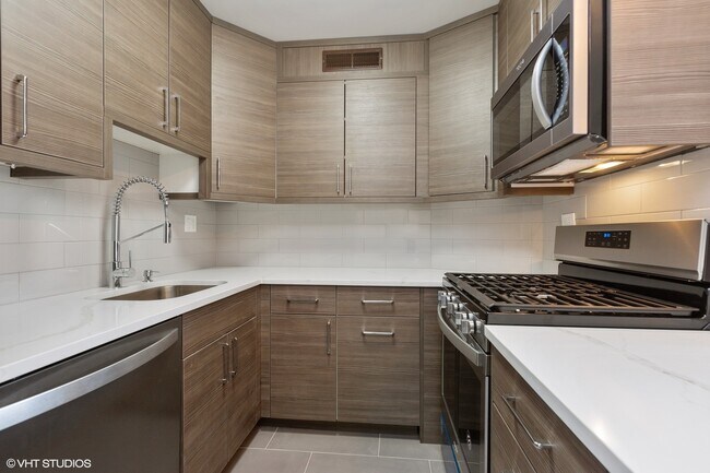 Building Photo - 1309 N Wells St