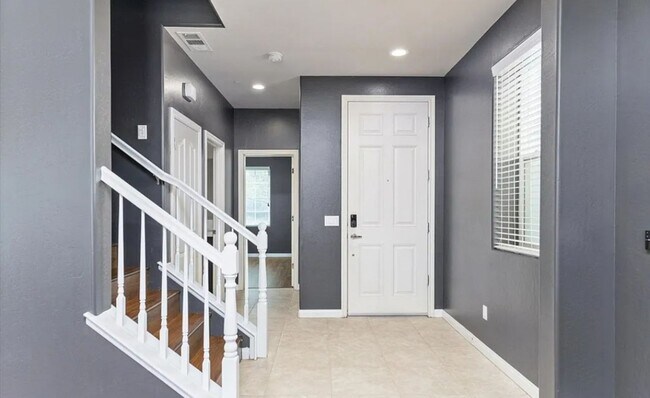 Building Photo - Adorable Home For Rent