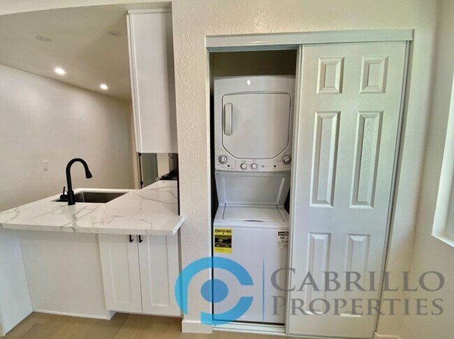 Foto del edificio - 4669 Iowa St